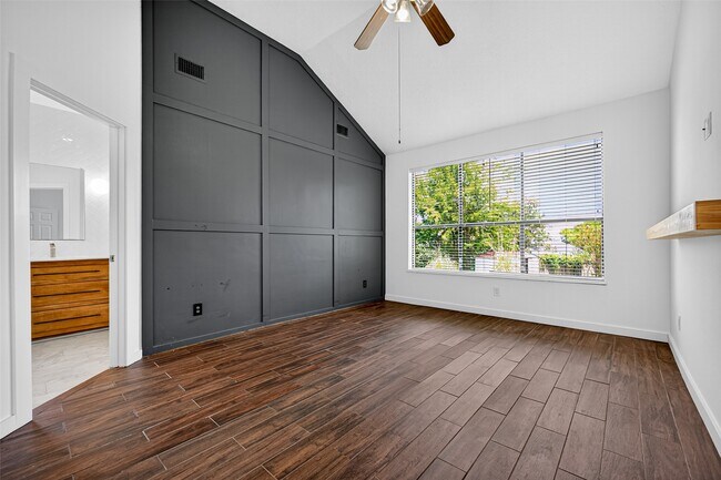 Building Photo - 319 Fantasy Ln