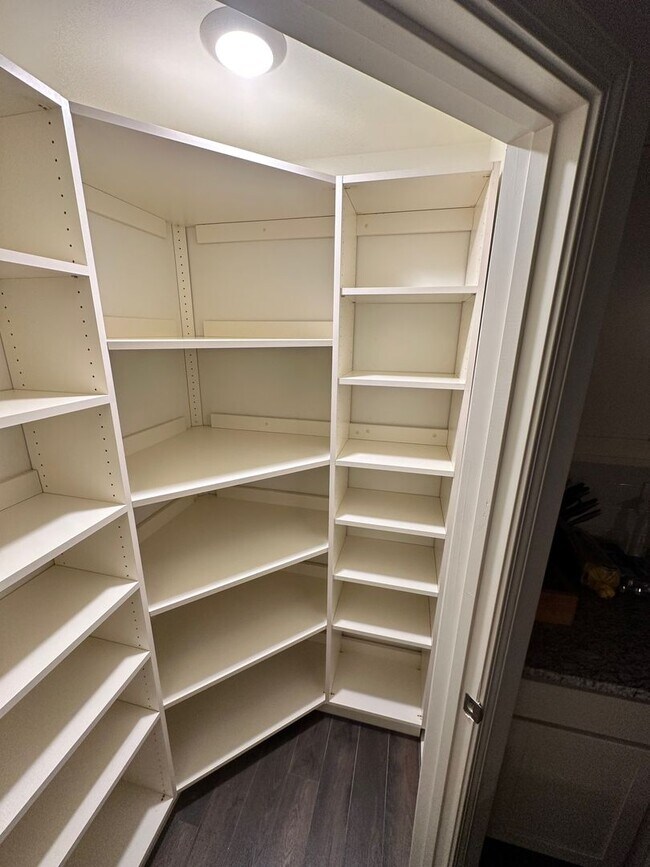 Building Photo - 224 Park Crest Run