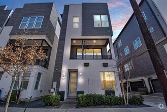 Building Photo - 829 Live Oak St