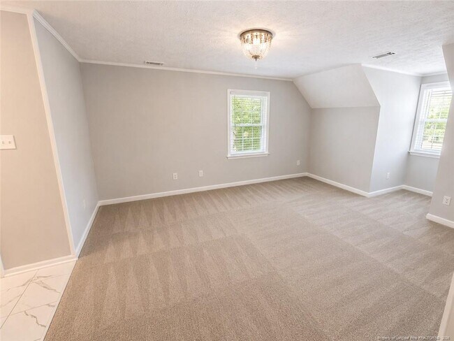 Building Photo - 5800 Lagu Pl