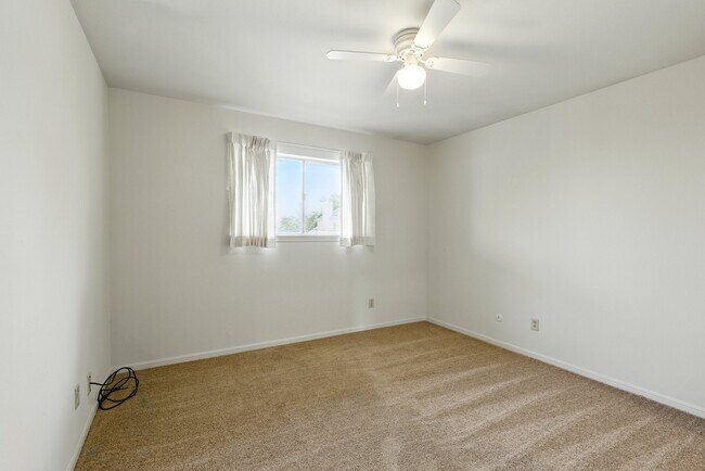 Building Photo - 9641 Hollock St