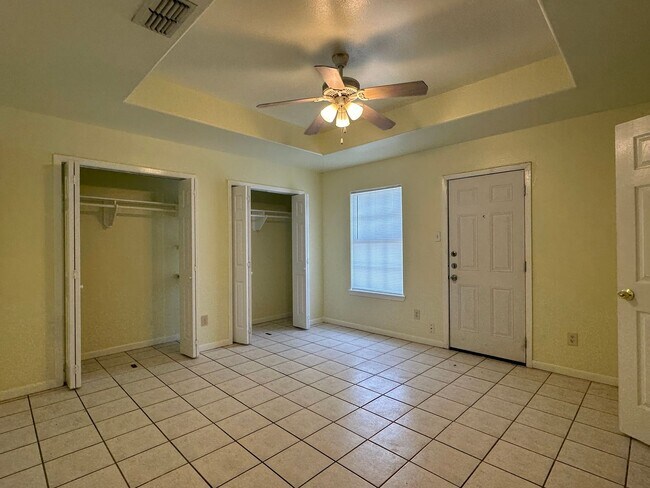 Building Photo - Ready for move in