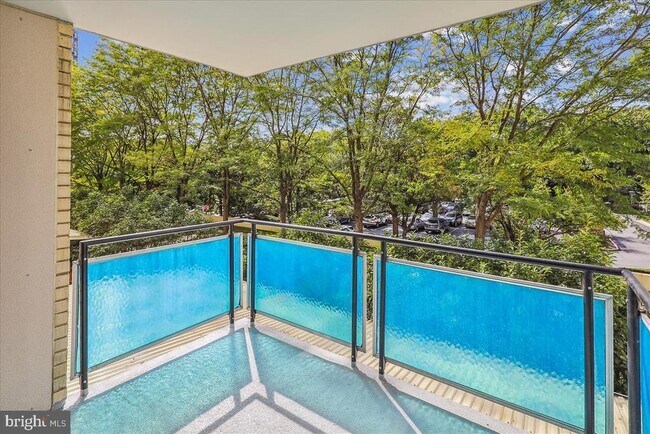 Building Photo - 10401 Grosvenor Pl