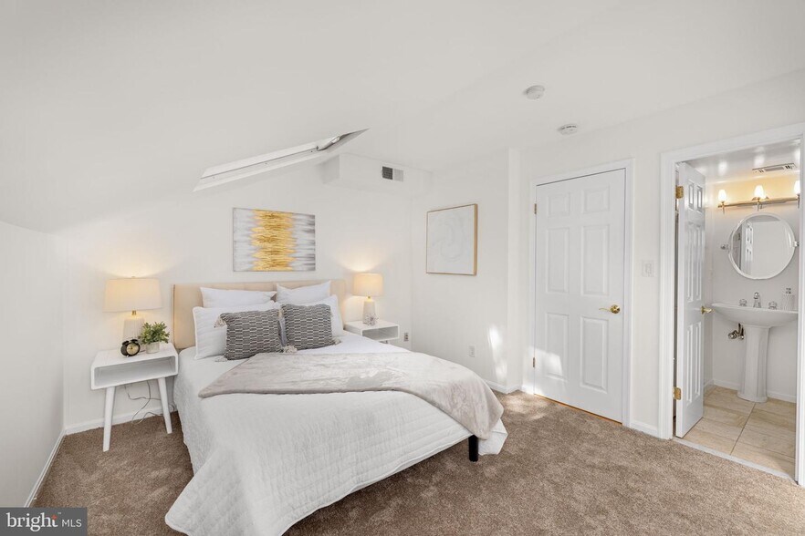 Building Photo - 1930 New Hampshire Ave NW