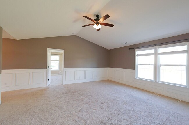 Building Photo - Beautiful 3 Bedroom House in Quiet Auburn ...