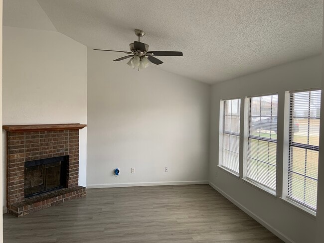 Building Photo - Grasslands