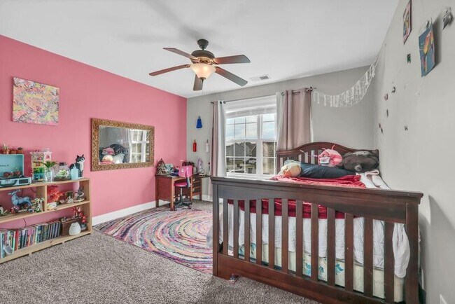Building Photo - 820 Carousel Ct