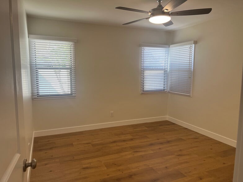 Bed 1 - 17531 Tribune St