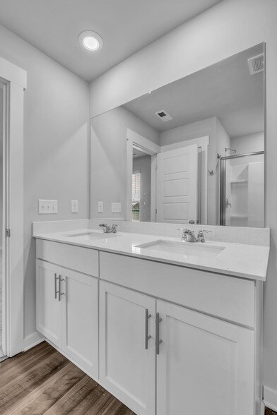 Building Photo - 1020 Baltusrol Ln