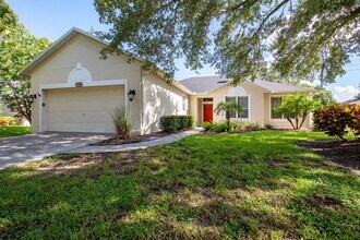 Building Photo - PRISTINE 3/2 one story home in Errol Estates!