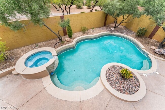 Building Photo - 1733 Tesara Vista Pl