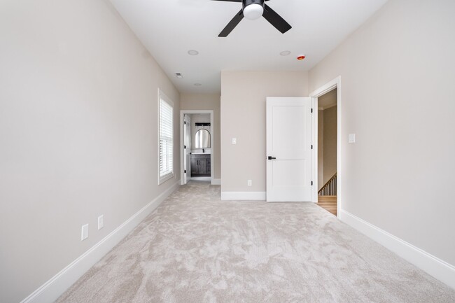 Building Photo - 816 Walnut Ave