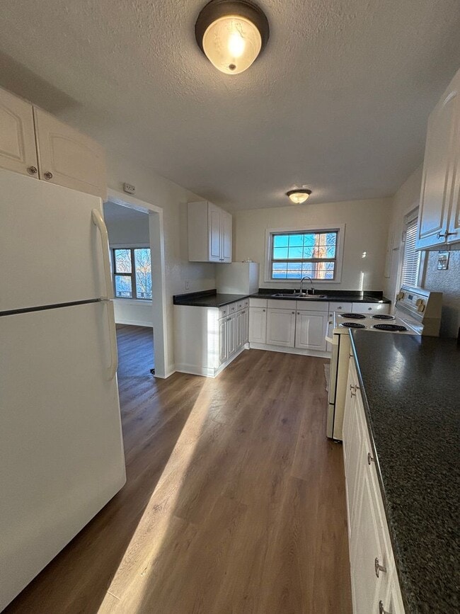 Building Photo - Cozy Lakefront Home w/Private Dock