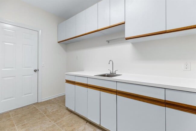Building Photo - 7503 Clove Cove