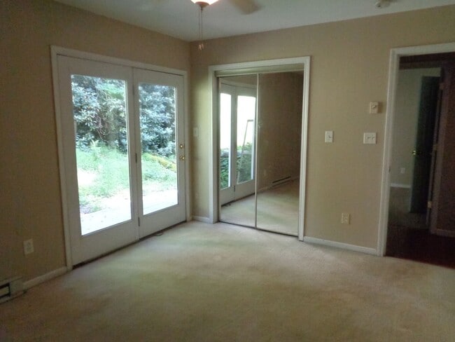 Building Photo - 134 Hemlock Dr