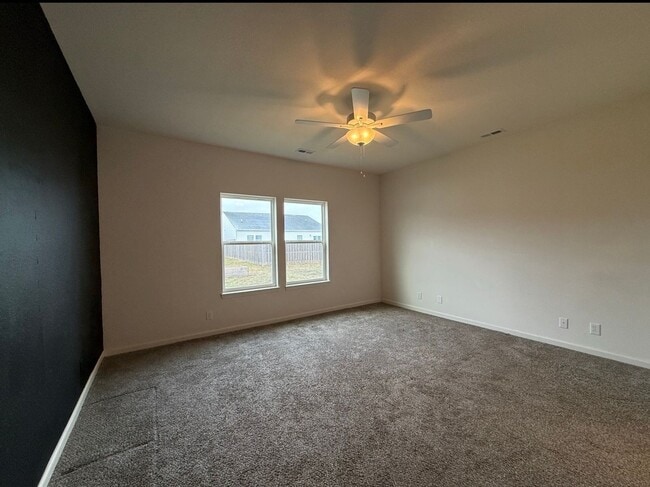 Building Photo - South Side...Newer 3 Bedroom 2 Bath House