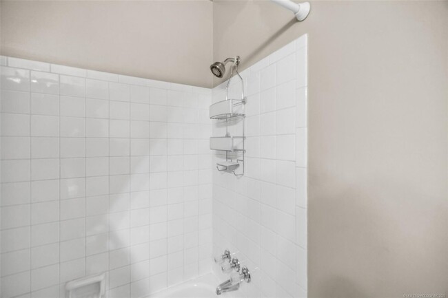Building Photo - Beautiful move in ready first story condo.