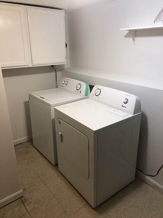 Laundry - 3328 W Eastwood Ave