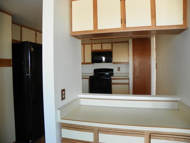 Building Photo - 839 Country Club Dr SE