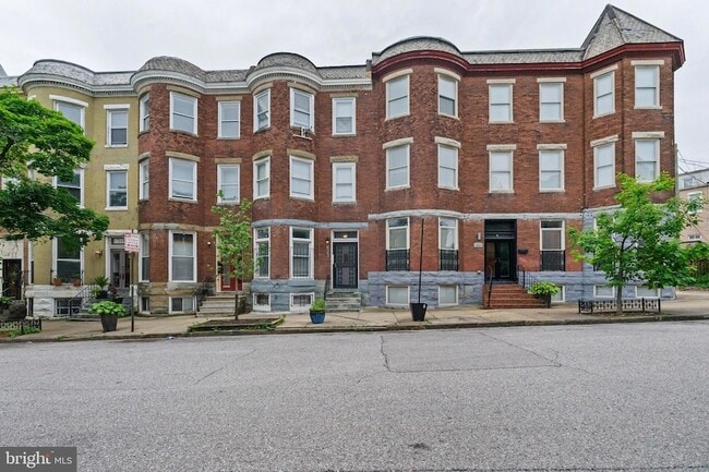Building Photo - 823 Newington Ave