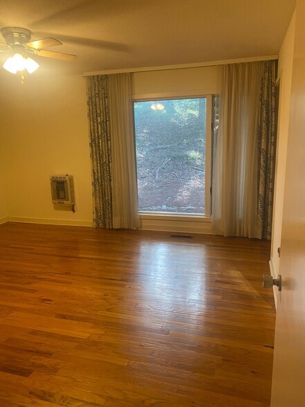 Building Photo - 127 Five Ponds Ln