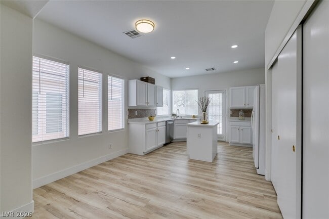 Building Photo - 10959 Pumpkin Ridge Ave