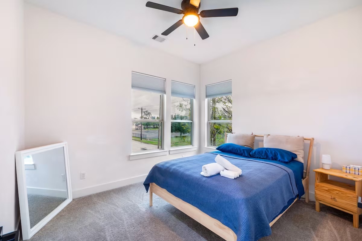 bedroom 2 - 2802 Campbell St