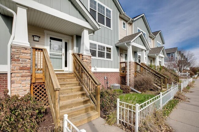 Building Photo - 1347 Magnolia Ave E