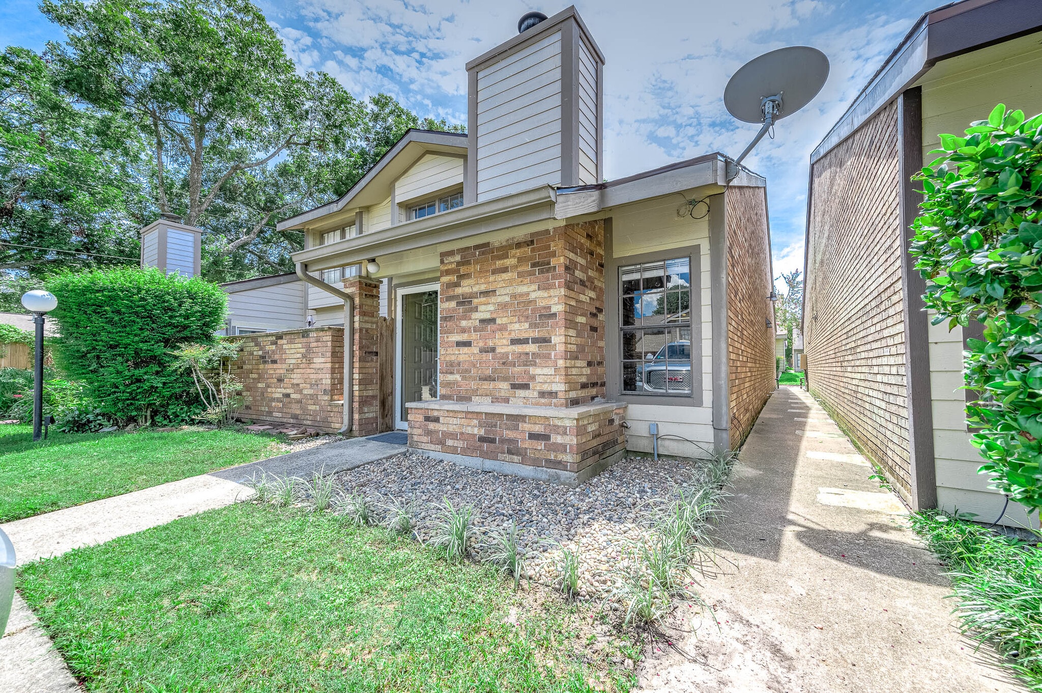 Front Door - 200 Pecan Dr