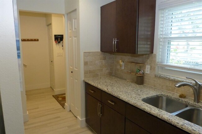 Building Photo - 2700 Bayshore Blvd