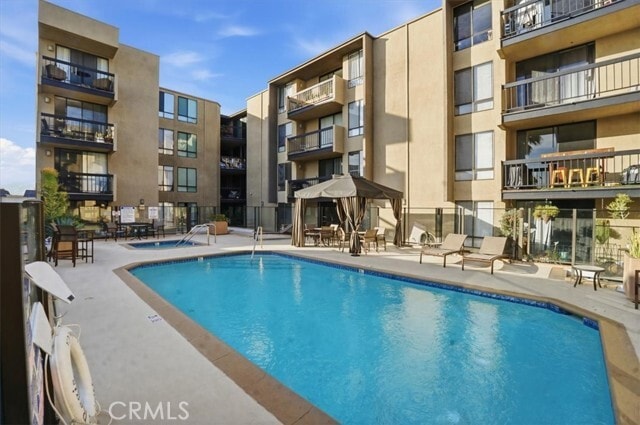 Building Photo - 7320 Hawthorn Ave