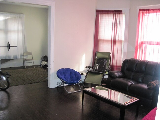 Primary Photo - 2609 N Maryland Ave