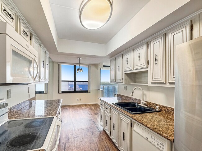 Building Photo - 5480 N Ocean Dr