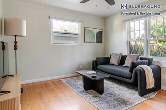 Building Photo - 323 Hawthorne Ave