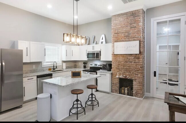 Building Photo - 438 Friscoville Ave