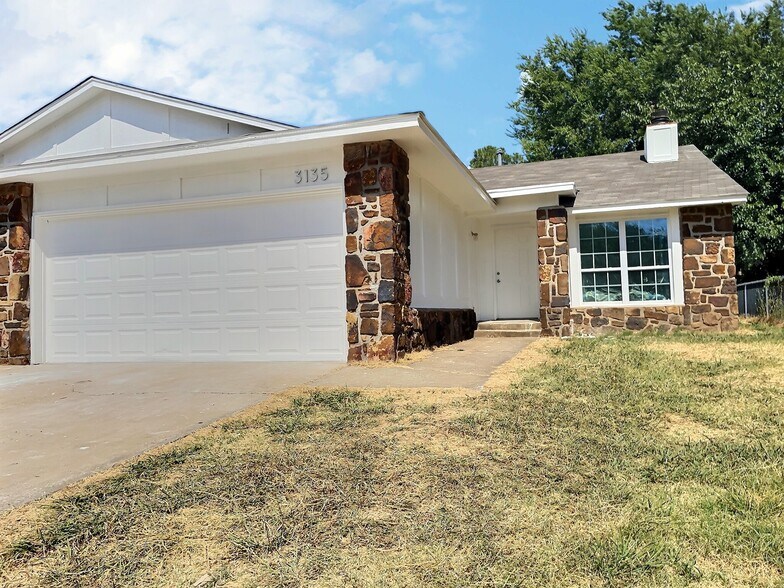 Primary Photo - 3135 S 130th East Plz