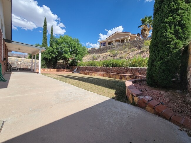 Building Photo - 6592 Dakota Ridge Dr