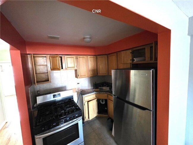 Building Photo - 2254 Linden Blvd