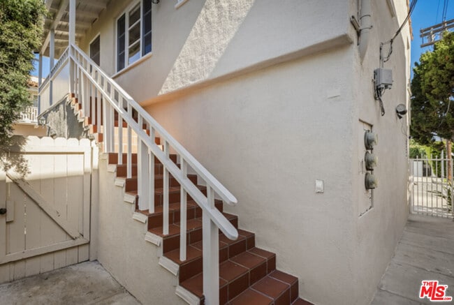 Building Photo - 1009 S Bedford St