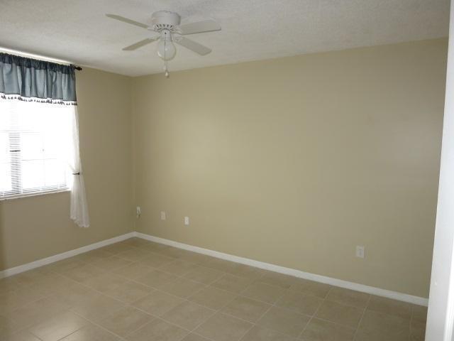 Building Photo - 630 S Sapodilla Ave