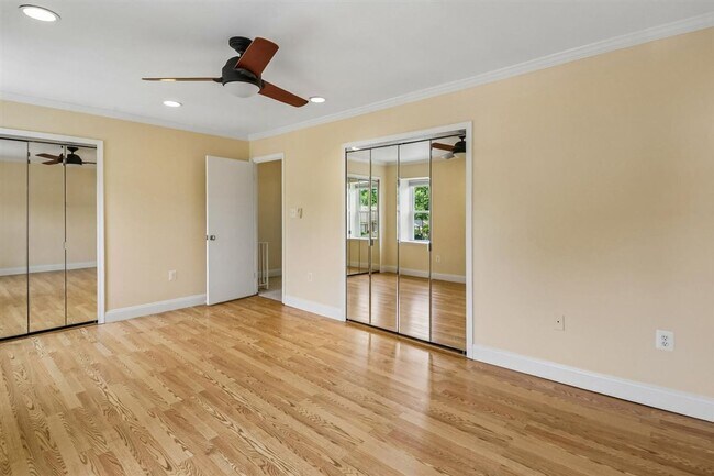 Building Photo - Lovely 2 BR Townhome off Wootton Parkway. Available NOW!