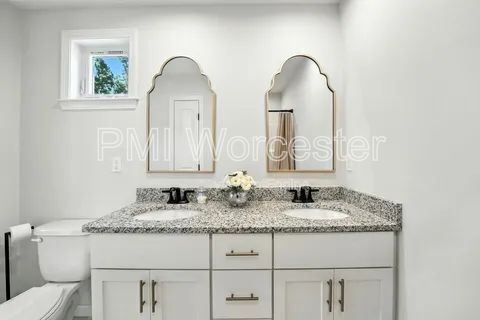 Building Photo - 5 Millie's Wy