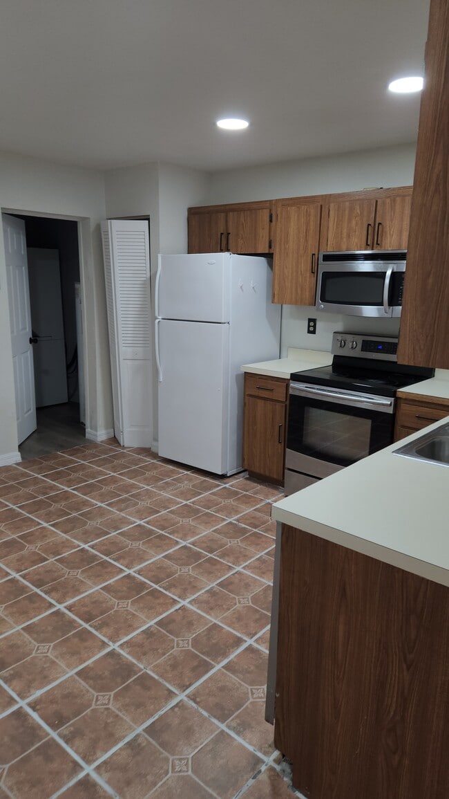 Building Photo - 406 Cocoa Ct