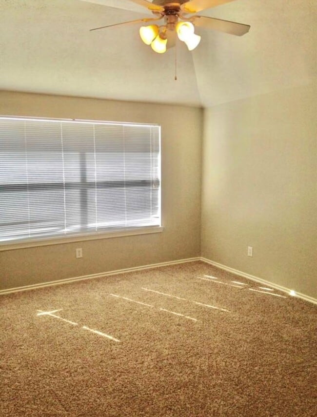 Building Photo - 2529 Artesia Dr