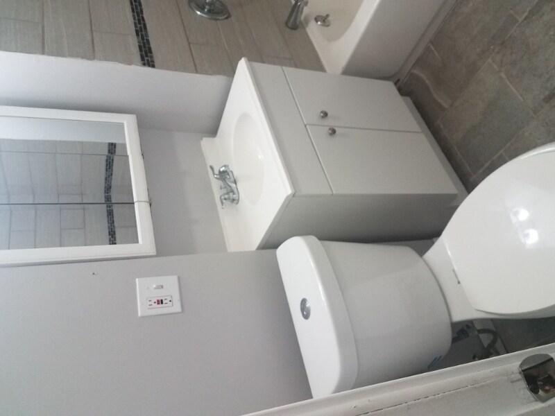 Building Photo - 72 Ardmore St