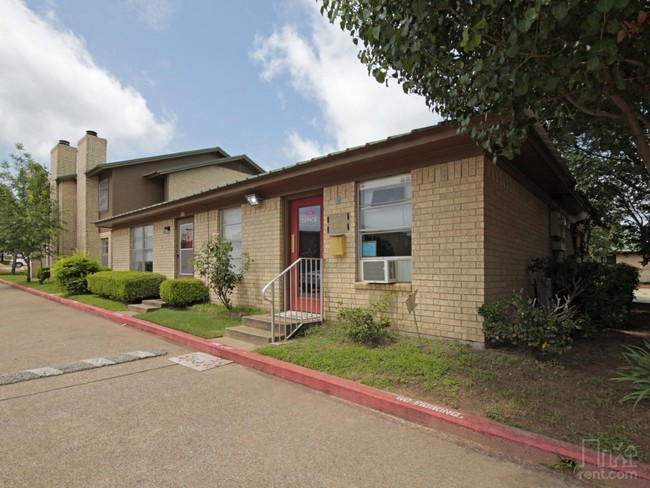 Primary Photo - Athens Townhomes