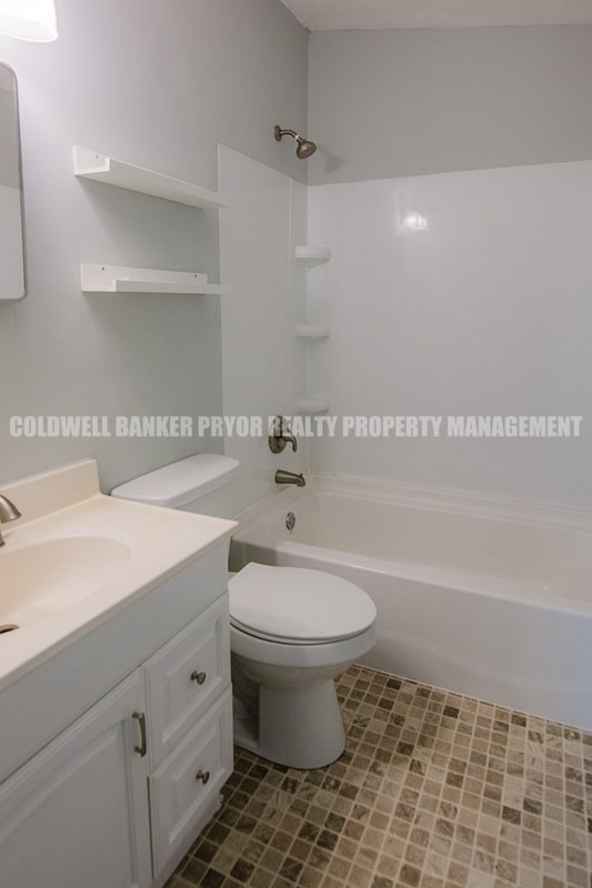 Building Photo - 1606 Oaken Trail