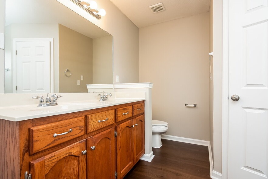 Building Photo - 748 Northwood West Cove