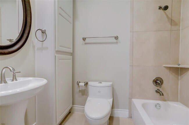 Building Photo - 9133 Creekstone Lake Dr