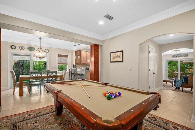 Building Photo - 27 Desoto Pl